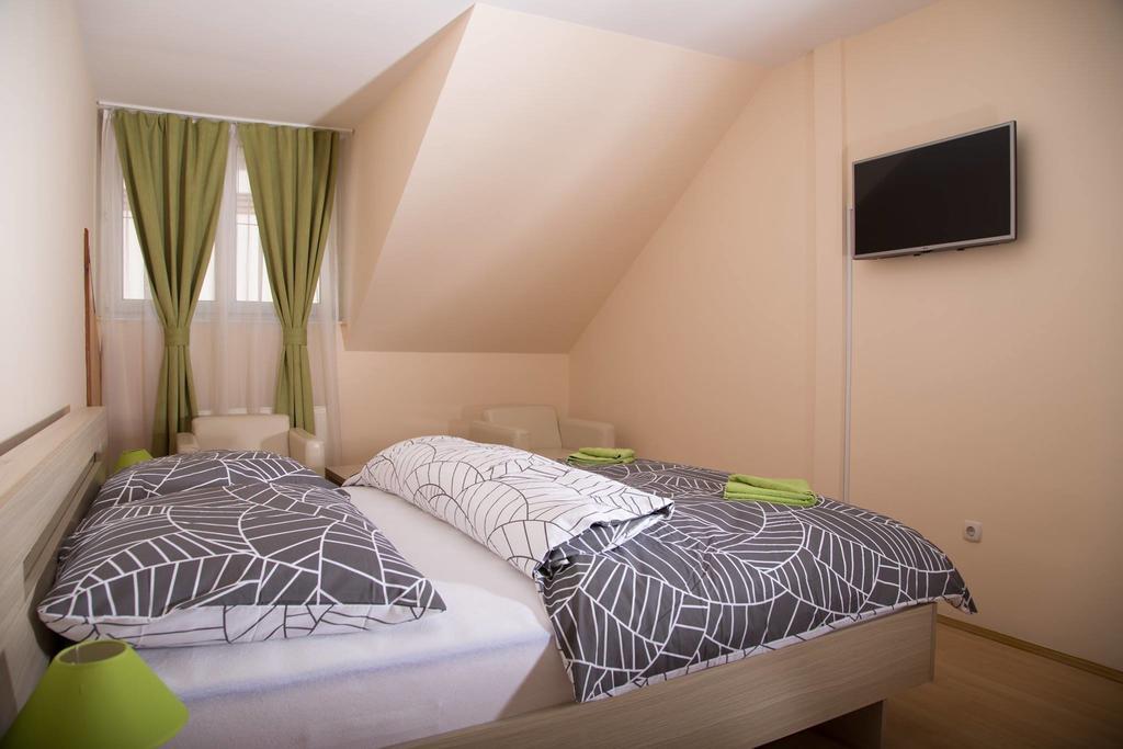 エゲル Bartok Ter Panzio Bed & Breakfast エクステリア 写真