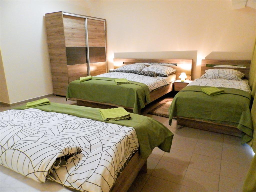 エゲル Bartok Ter Panzio Bed & Breakfast エクステリア 写真