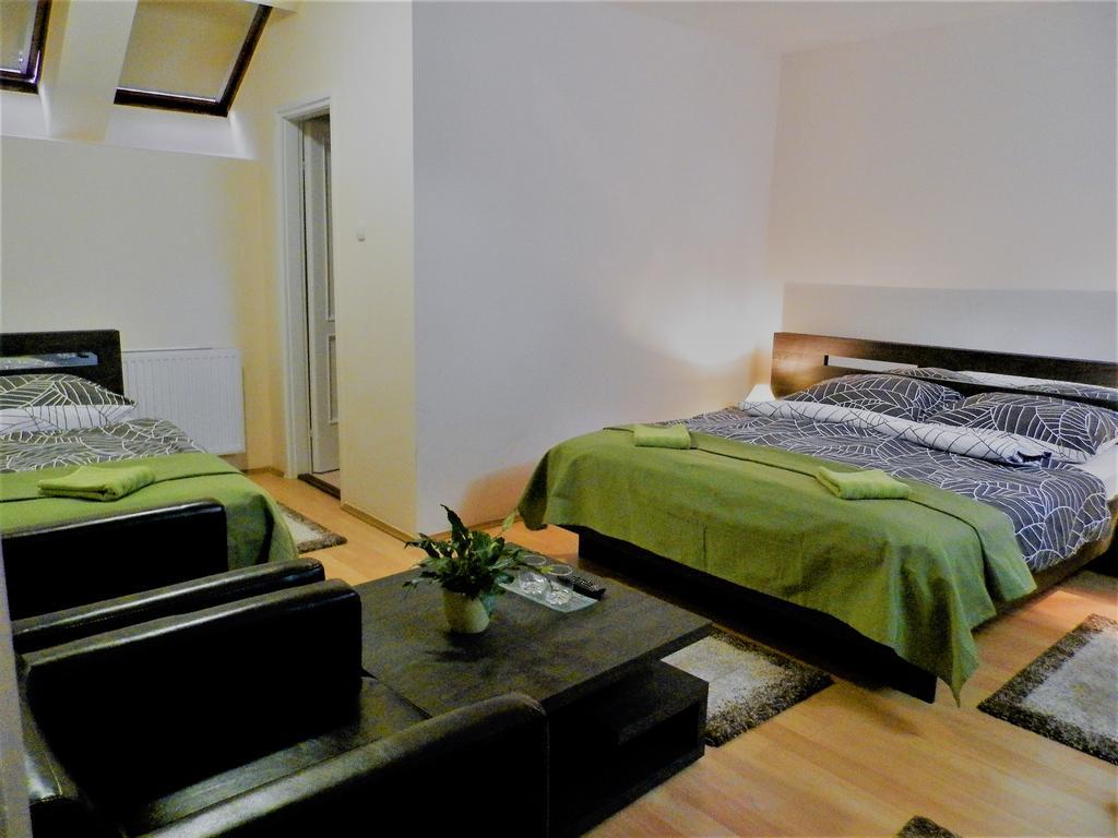 エゲル Bartok Ter Panzio Bed & Breakfast エクステリア 写真