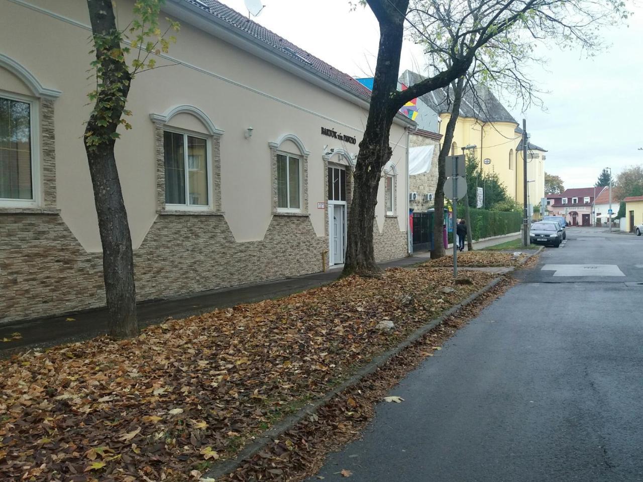 エゲル Bartok Ter Panzio Bed & Breakfast エクステリア 写真