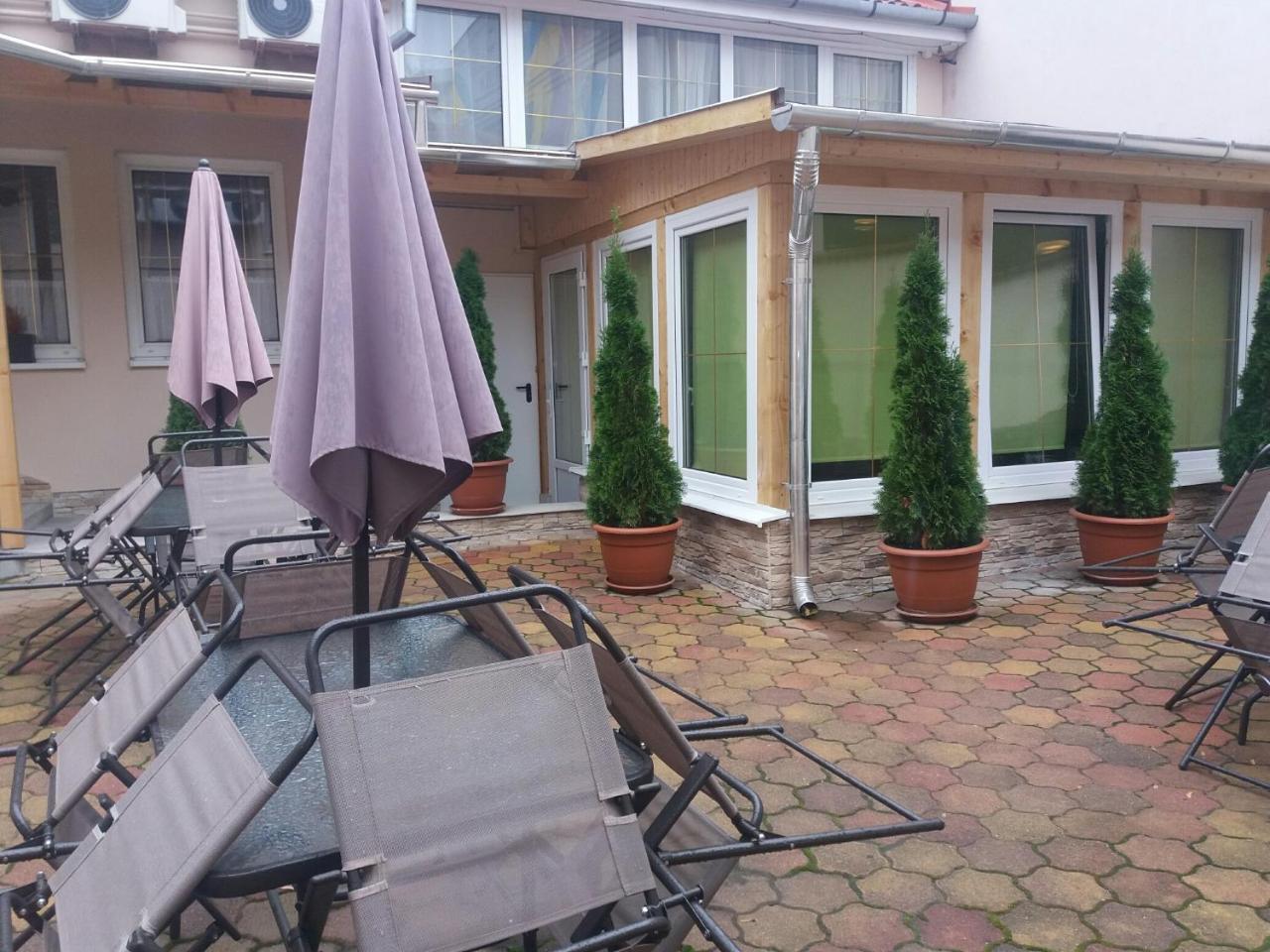 エゲル Bartok Ter Panzio Bed & Breakfast エクステリア 写真